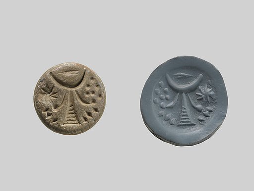 Stamp seal (button-shaped) with divine symbols