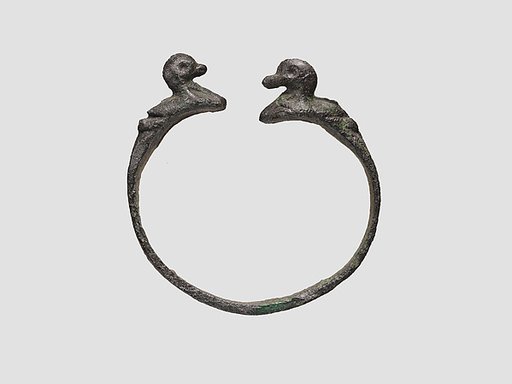Bracelet with duck-headed terminals