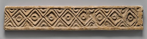 Wall decoration with geometric design