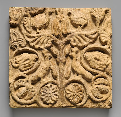 Wall decoration with birds and vegetal design