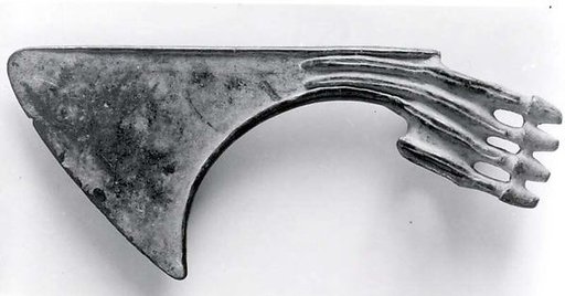 Spiked axe head