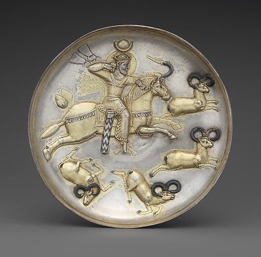 Plate with king hunting rams