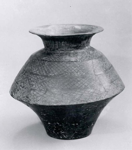 Carinated jar