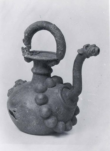 Spouted vessel