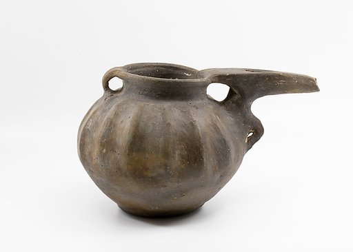 Spouted vessel