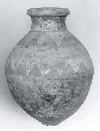 Jar with geometric decoration