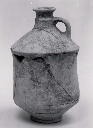 Pot with handle