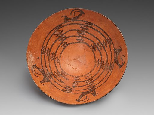 Bowl decorated with horned animals