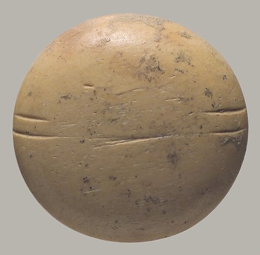 Disc: die or gaming piece (?)