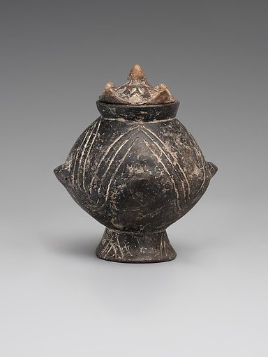 Vessel with a lid and incised decoration
