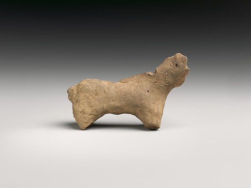 Standing animal amulet