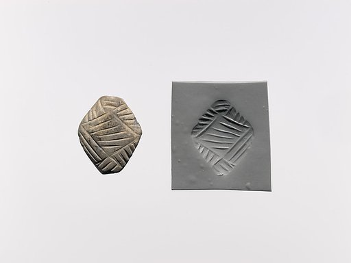 Carinated rhomboid seal