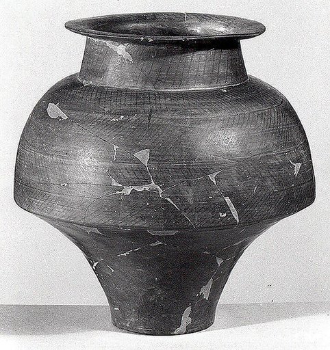 Carinated vase