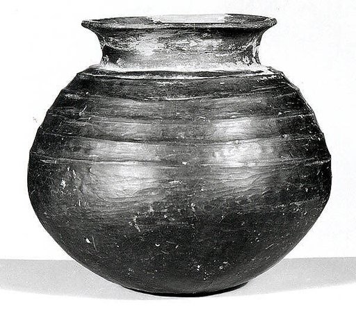 Jar with ribbed decoration