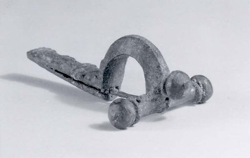 Crossbow fibula