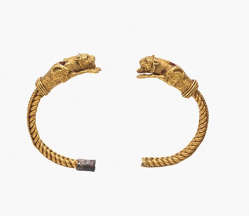 Bracelet with terminals in form of lion foreparts