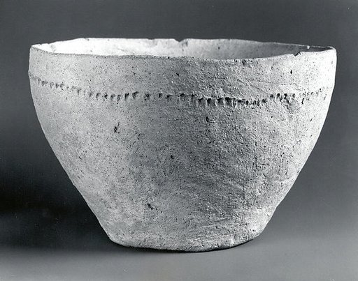 Bowl with punctate decoration