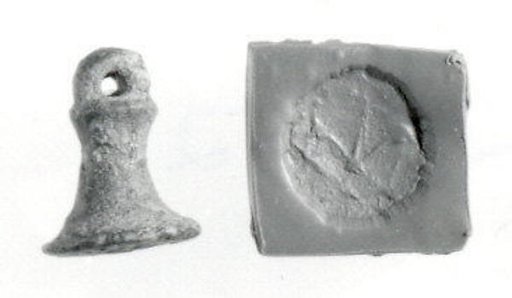Stamp seal (bell-shaped with loop handle) with animal