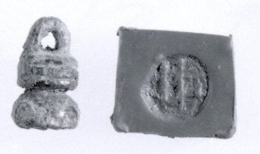Stamp seal (two-tiered bell with loop handle) with monster