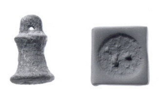 Stamp seal (bell-shaped with loop handle) with monster