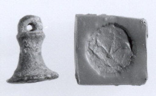 Stamp seal (bell-shaped with loop handle) with monster