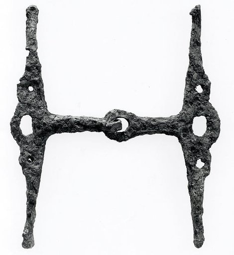 Horse bit with attached cheekpieces