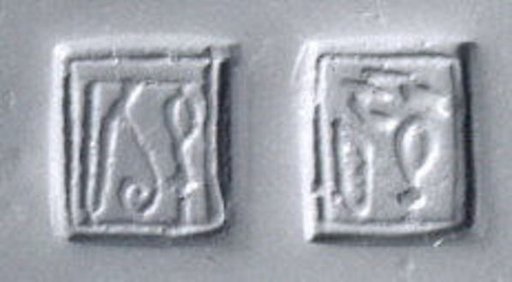 Grooved plaque seal