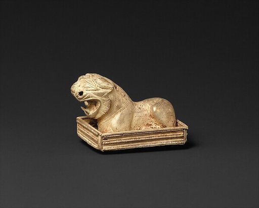 Brooch with a lion