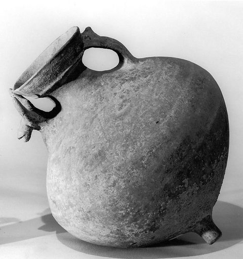Twin-spouted vessel with animal head spout