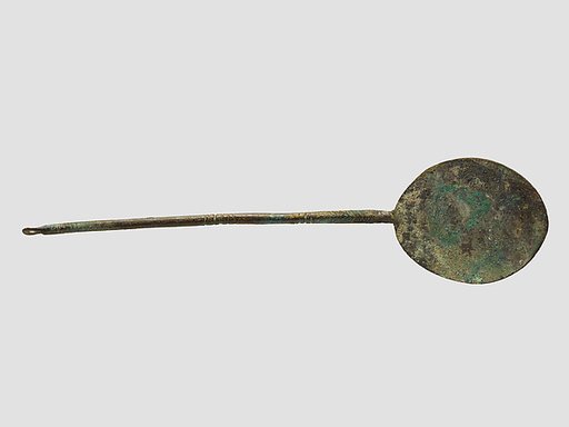 Cosmetic spoon pendant