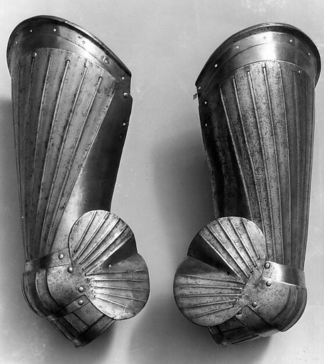 Pair of Thigh Defenses (Cuisses) with Knee Defenses (Poleyns)