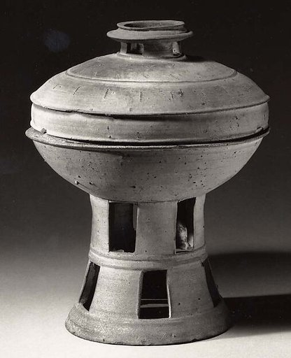 Pedestal dish with cover