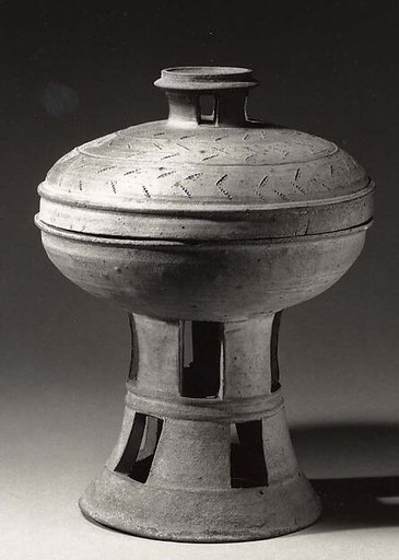 Pedestal dish with cover