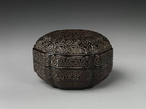 Hexagonal box with inverted corners