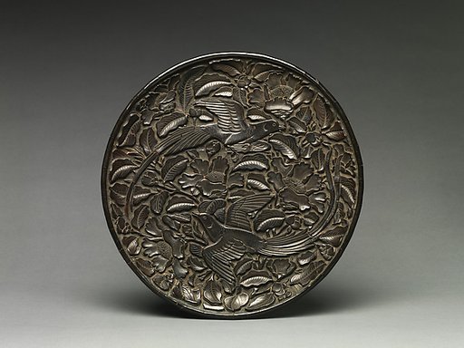 Dish with long-tailed birds and flowers