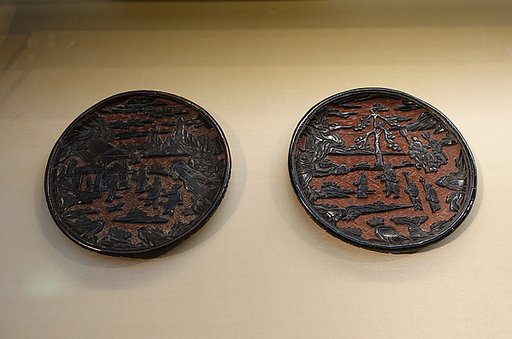 Pair of dishes with scenes from Romance of the Three Kingdoms