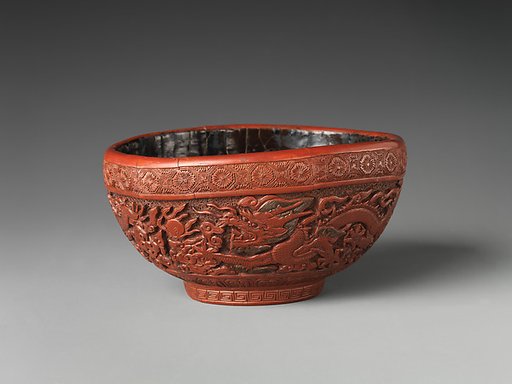 Bowl with dragon