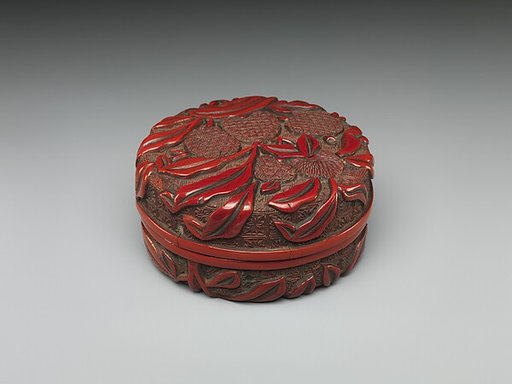 Box with lychees
