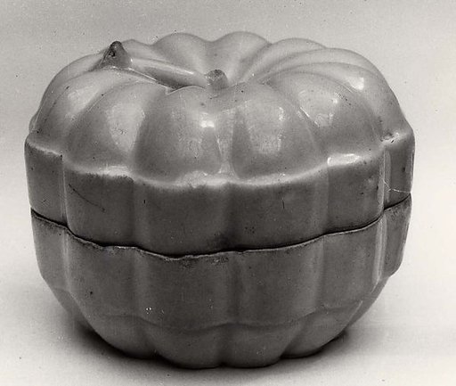 Box in the shape of a melon