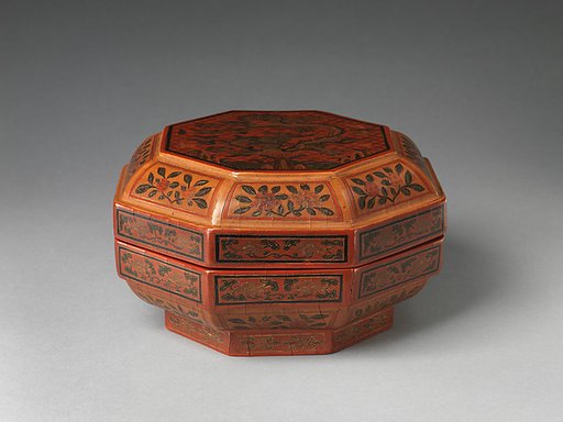 Octagonal box with “dragon pine”