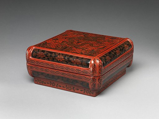 Covered square box with dragon