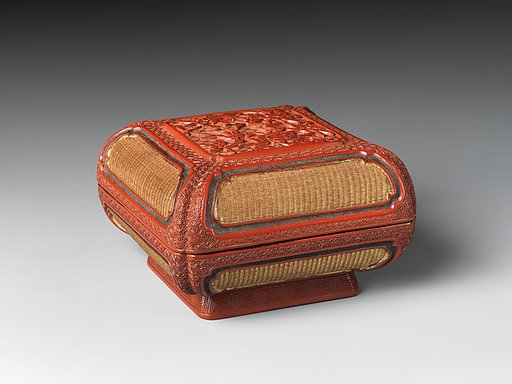 Box with plum blossoms and birds