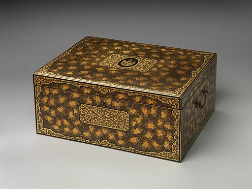Tea chest with crest of Alexander Hamilton