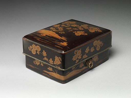 Box for Accessories (Tebako) with Chrysanthemum Boy (Kikujidō) Pattern