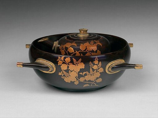 Four-Handled Basin (Tsunodarai) and Pitcher (Hanzō) with Paulownia and Foliage Scroll