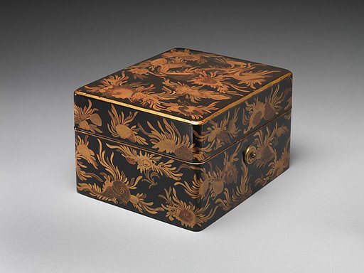 Box for Personal Accessories (Tebako) with Shells and Seaweed Design