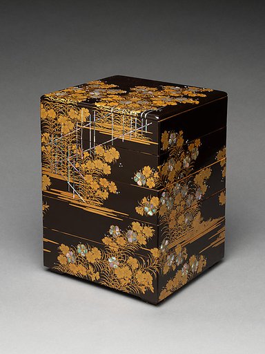 Five-tiered picnic box with design of wild pinks