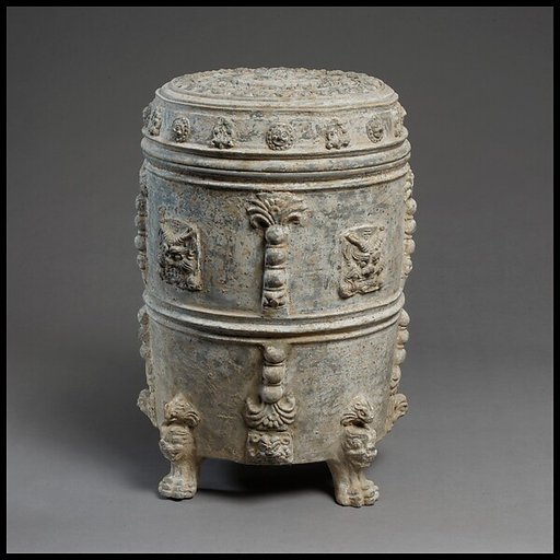 Covered footed vessel