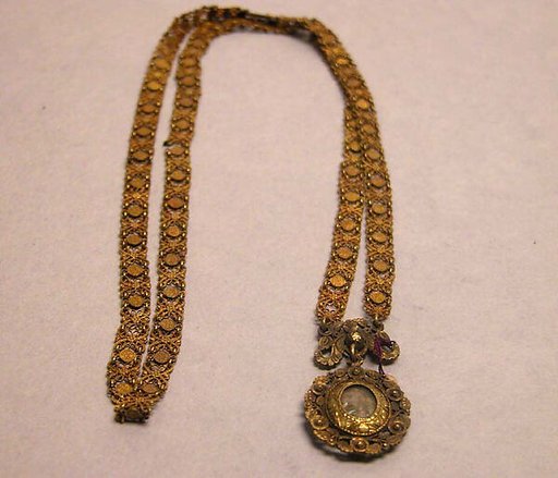 Necklace with pendant