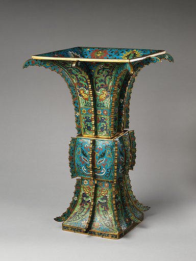 Vase in the form of an archaic wine vessel (fangzun)